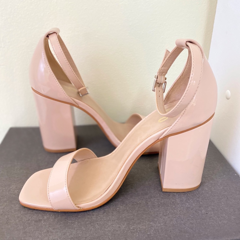 Square heel sandals